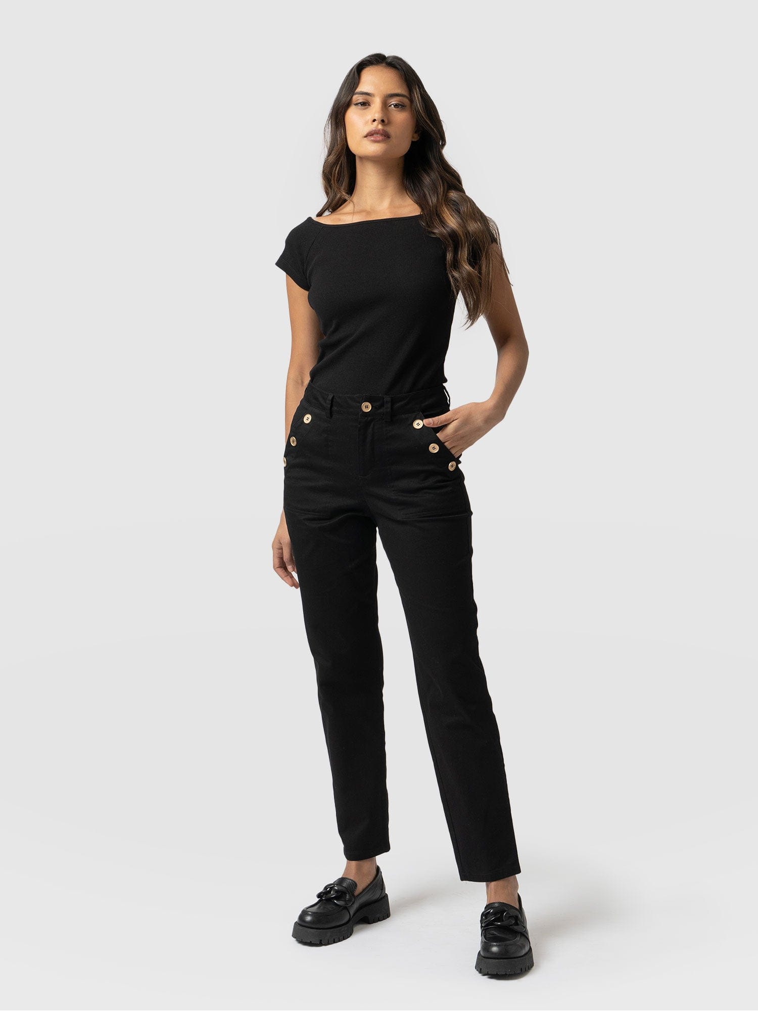 Gwen Chino Black - Women's Trousers | Saint + Sofia® EU